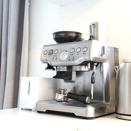 Skyline Haven - Entire Apartment - Free Parking, Espresso, Netflix - 15M To Cbd, Stadium, Ferry Уелингтън Екстериор снимка